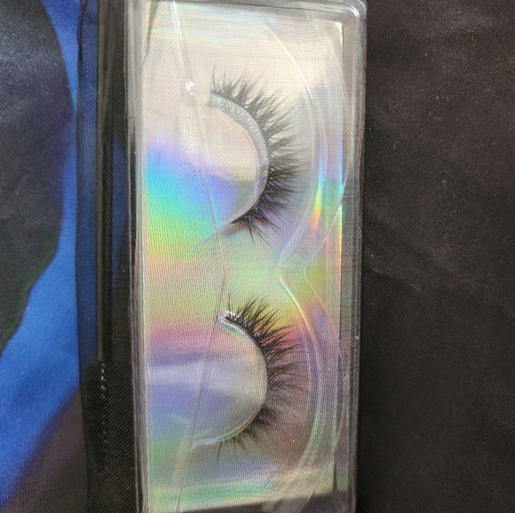 Lashes - Picture 4 of 4